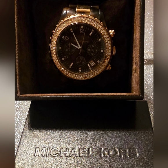 Michael Kors Gold and Tortoise Shell Watch - Picture 2 of 12